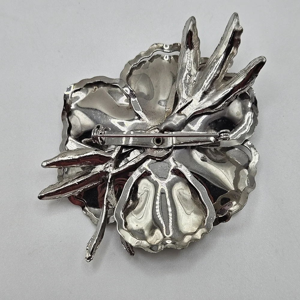 VINTAGE Matte Silver Tone 3D Flower Large Brooch Pin Rhinestone Accent